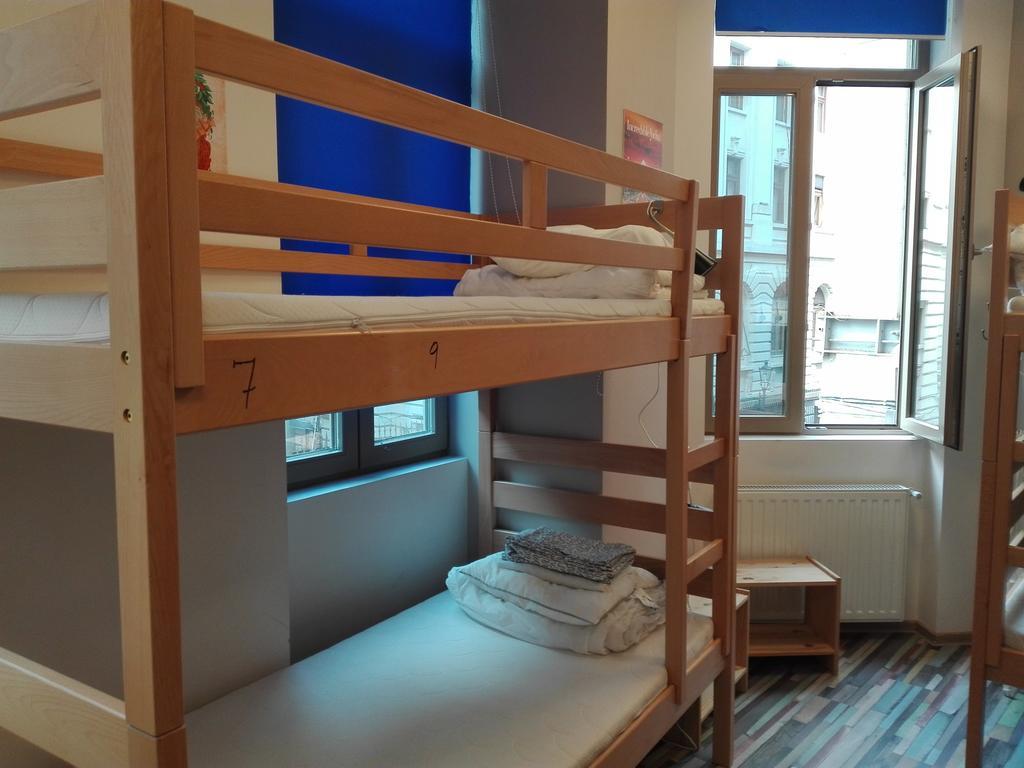 Pura Vida Sky Bar & Hostel บูคาเรสต์ ภายนอก รูปภาพ