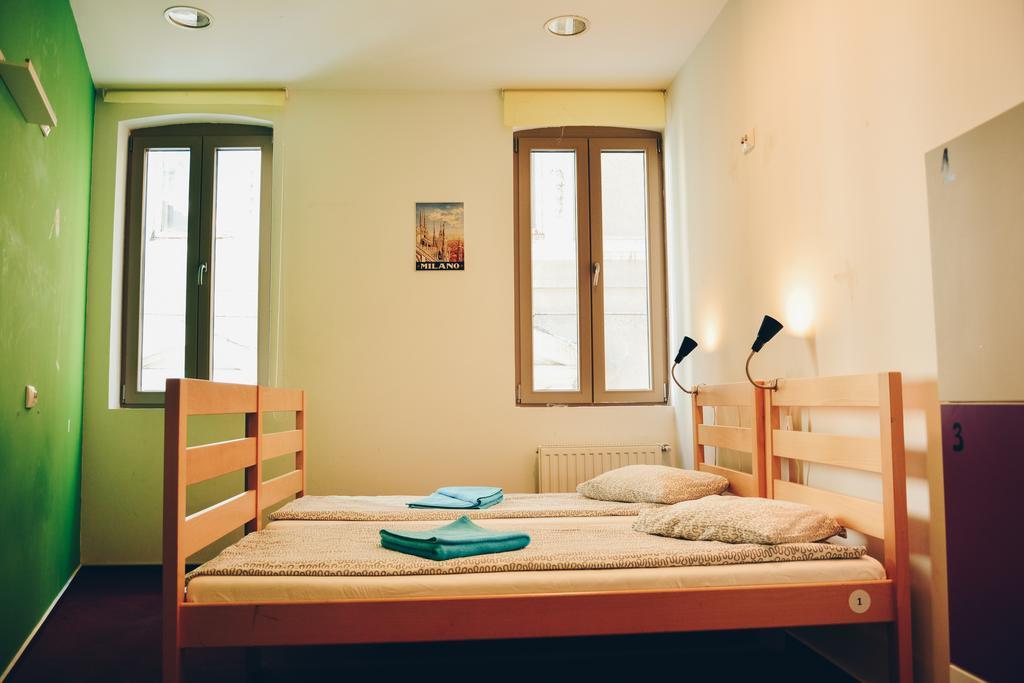 Pura Vida Sky Bar & Hostel บูคาเรสต์ ภายนอก รูปภาพ