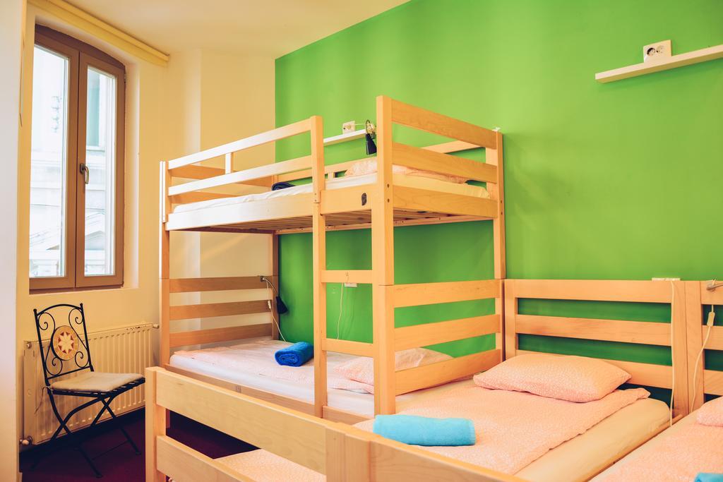Pura Vida Sky Bar & Hostel บูคาเรสต์ ภายนอก รูปภาพ