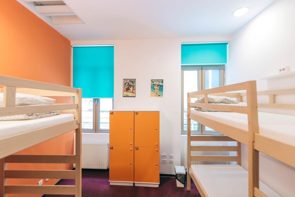 Pura Vida Sky Bar & Hostel บูคาเรสต์ ภายนอก รูปภาพ