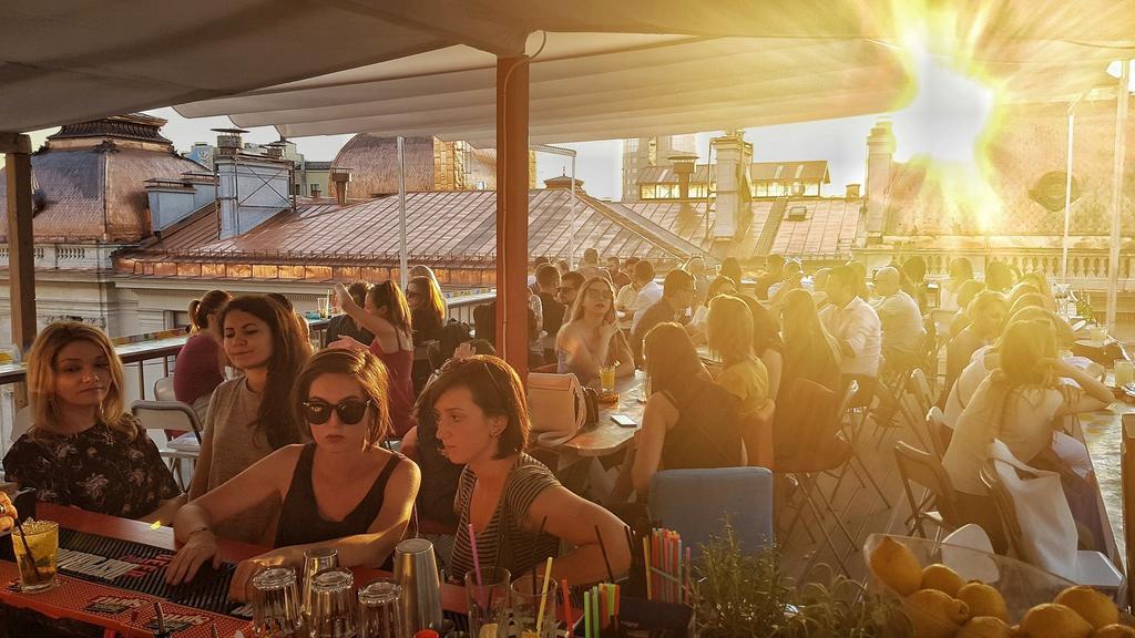 Pura Vida Sky Bar & Hostel บูคาเรสต์ ภายนอก รูปภาพ