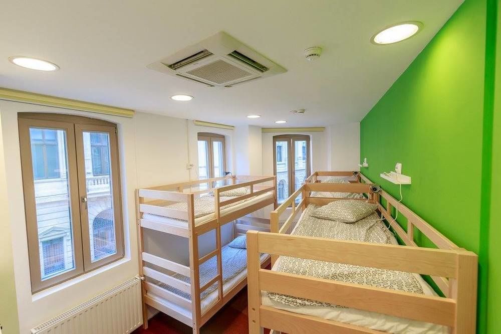 Pura Vida Sky Bar & Hostel บูคาเรสต์ ภายนอก รูปภาพ