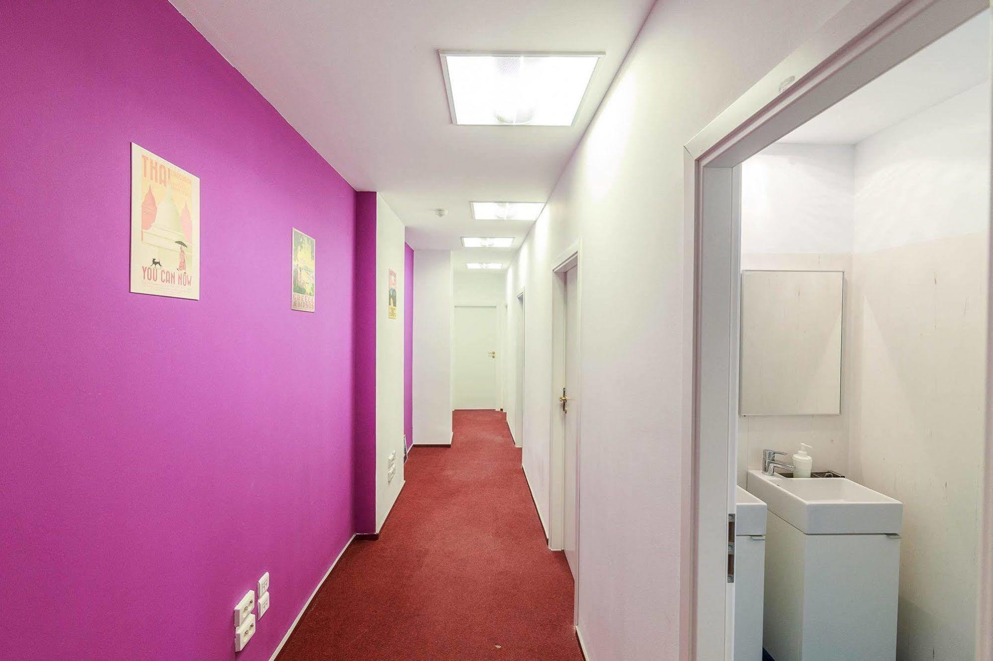 Pura Vida Sky Bar & Hostel บูคาเรสต์ ภายนอก รูปภาพ